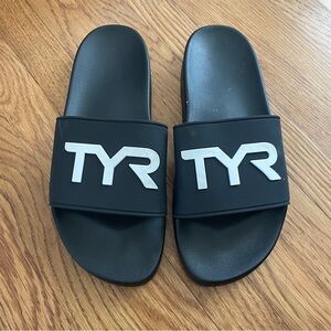 TYR swim deck slides M10